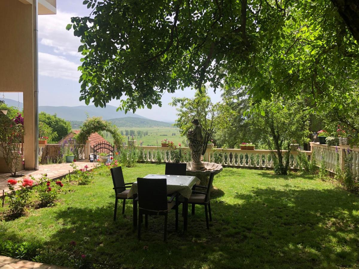 Apartman Ana Vrlika Exterior foto