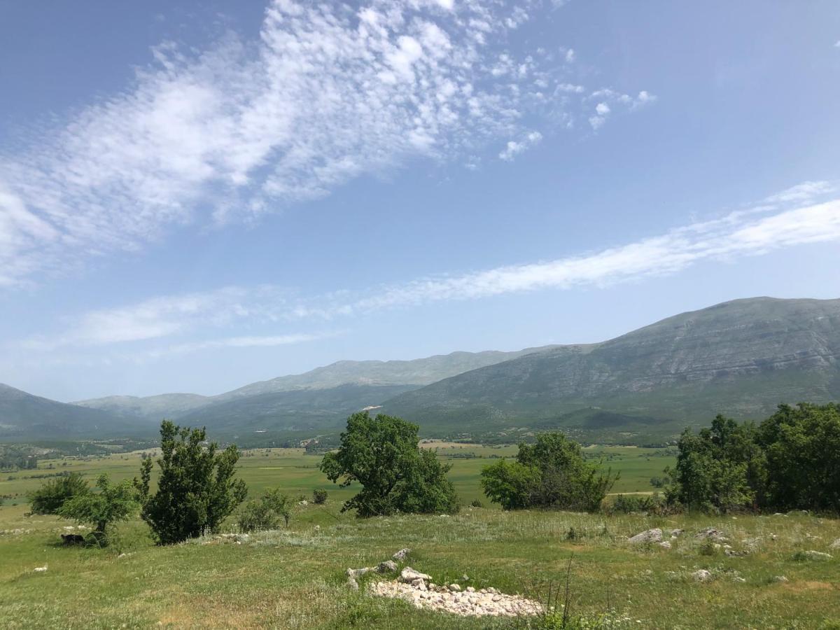 Apartman Ana Vrlika Exterior foto