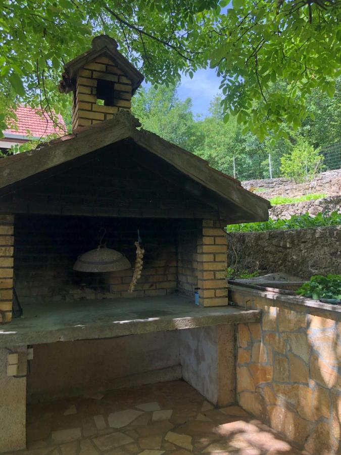 Apartman Ana Vrlika Exterior foto